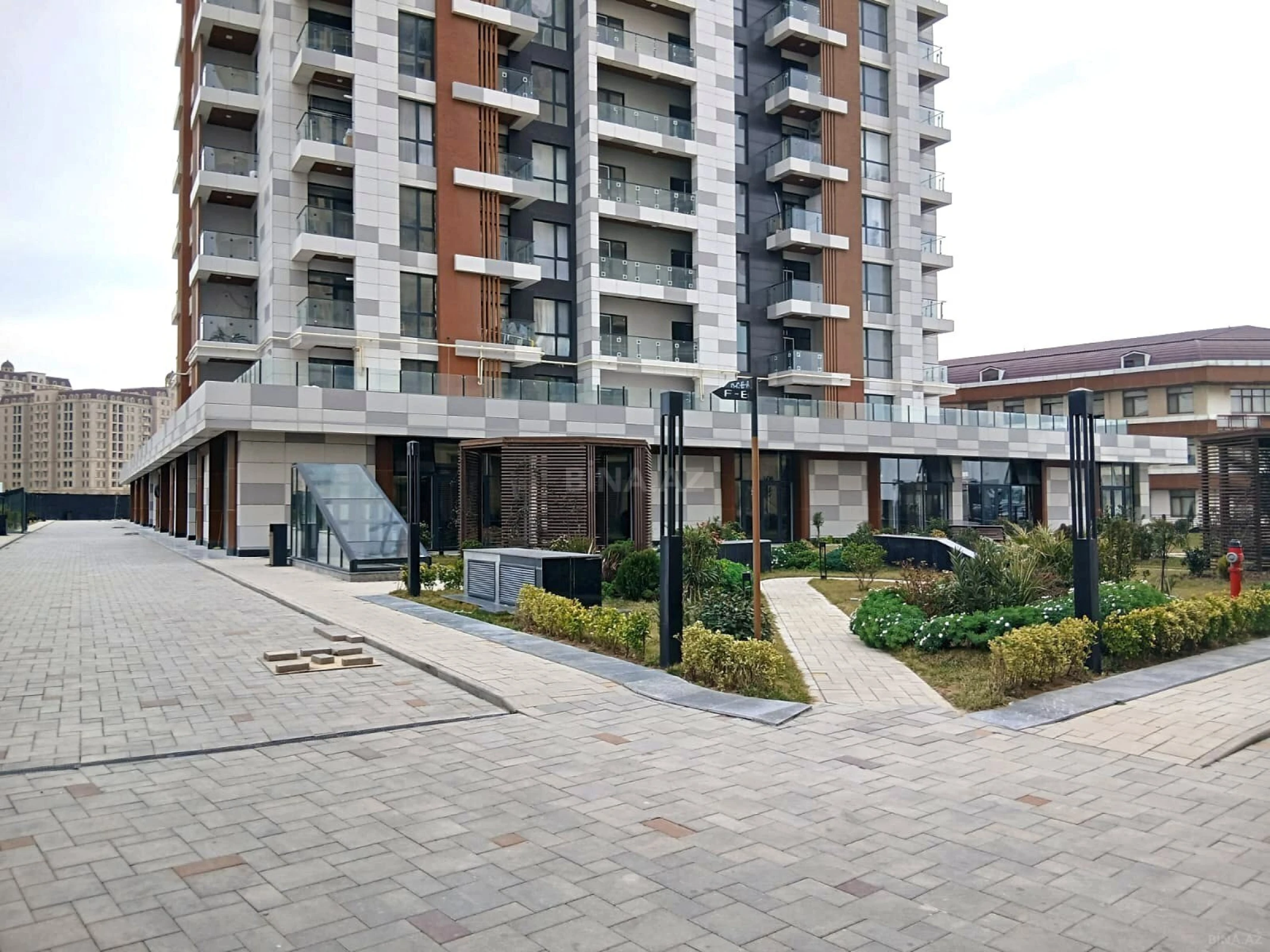 Satılır 2 otaqlı mənzil 104.4 m²