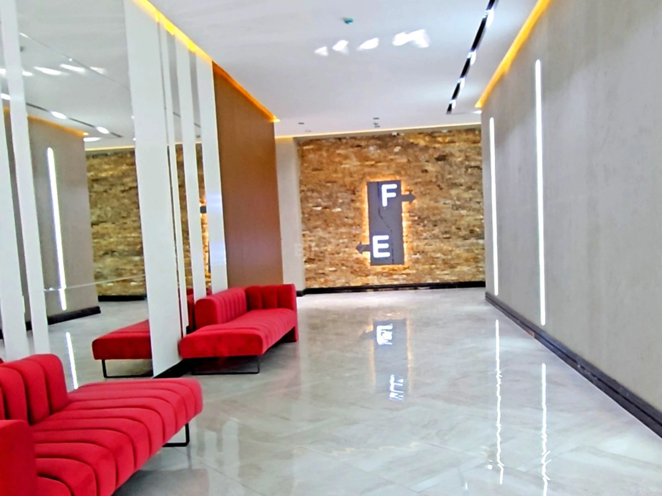 Satılır 2 otaqlı mənzil 104.4 m²