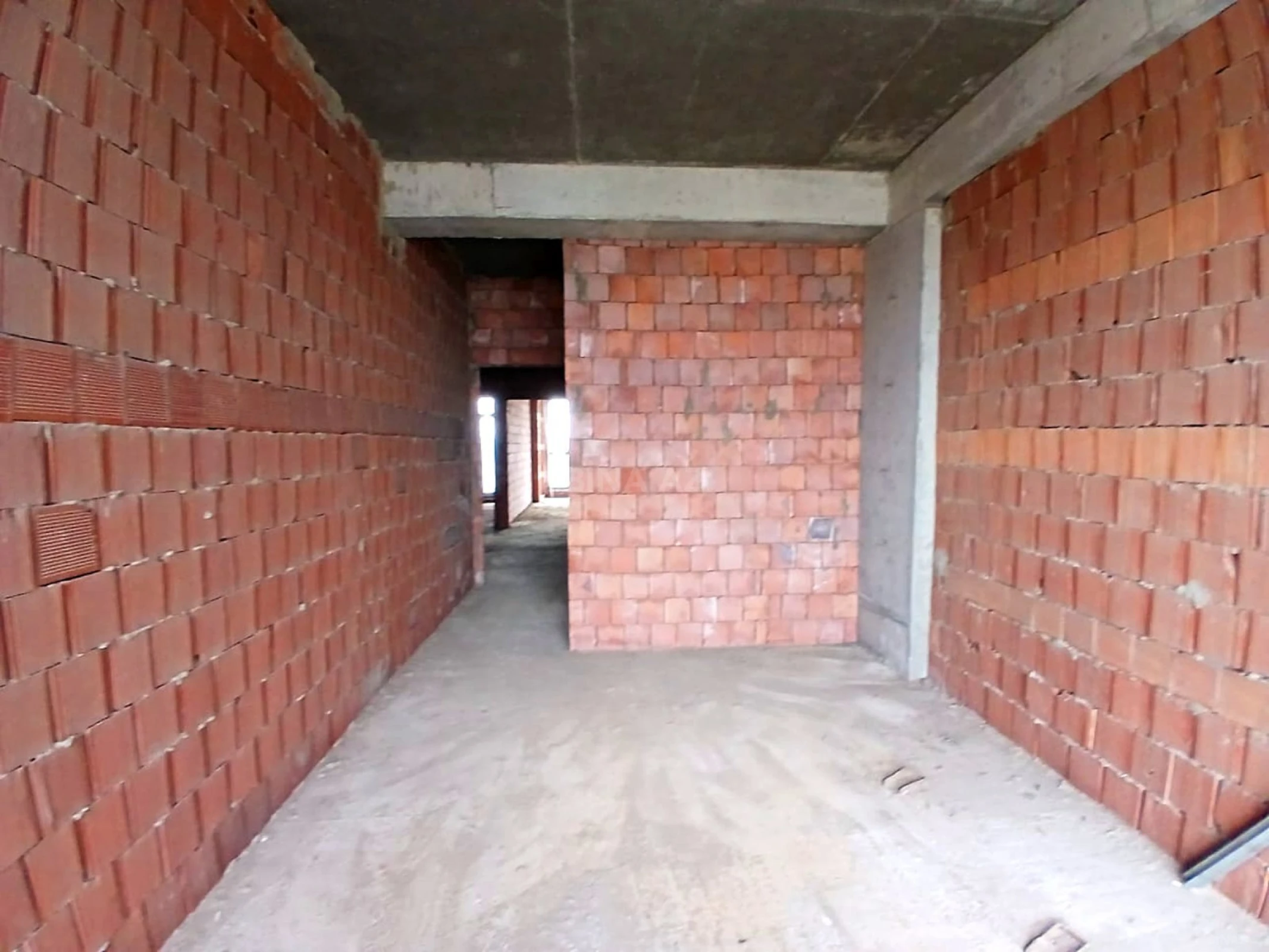 Satılır 2 otaqlı mənzil 104.4 m²