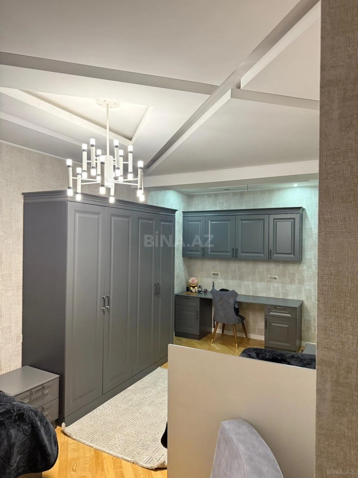 Satılır 3 otaqlı mənzil 145 m²