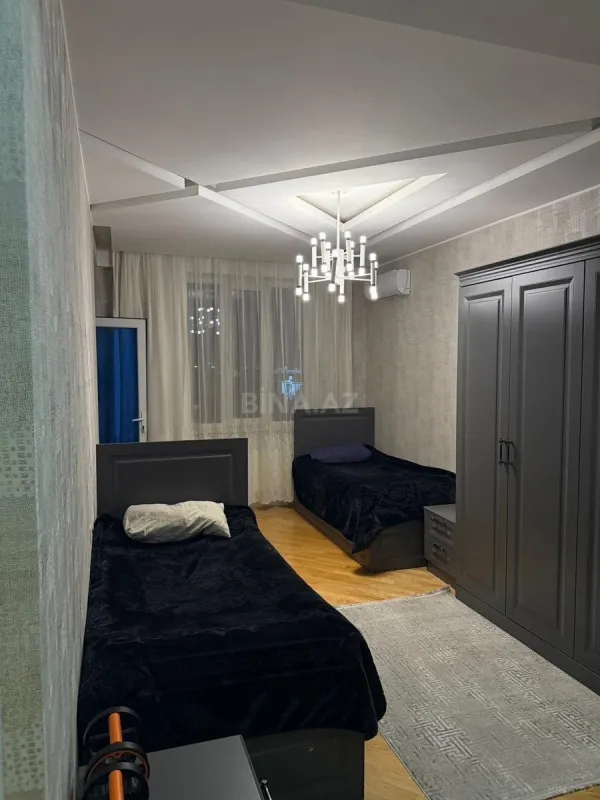 Satılır 3 otaqlı mənzil 145 m²