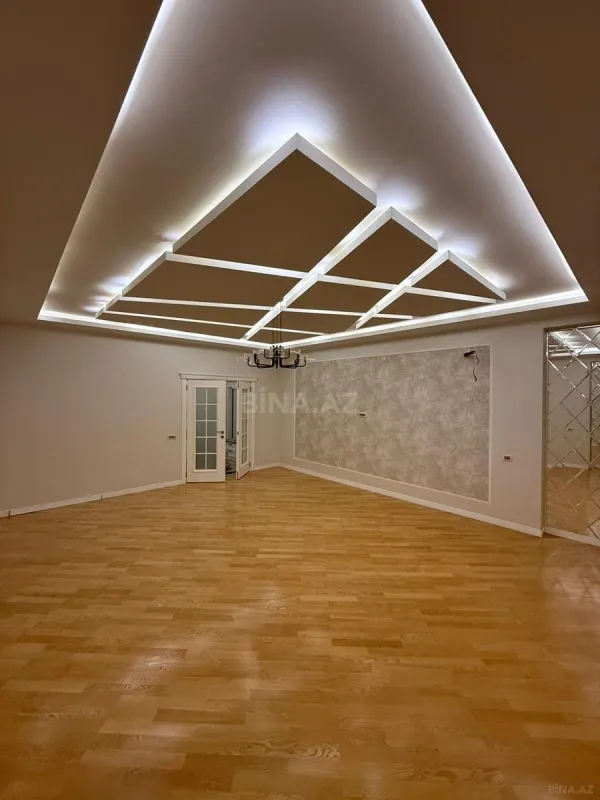 Satılır 3 otaqlı mənzil 145 m²