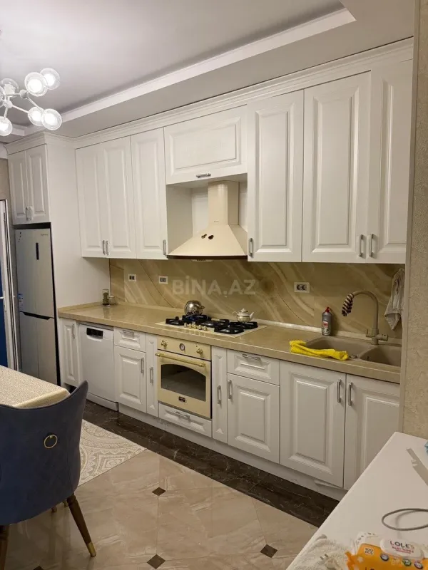 Satılır 3 otaqlı mənzil 145 m²