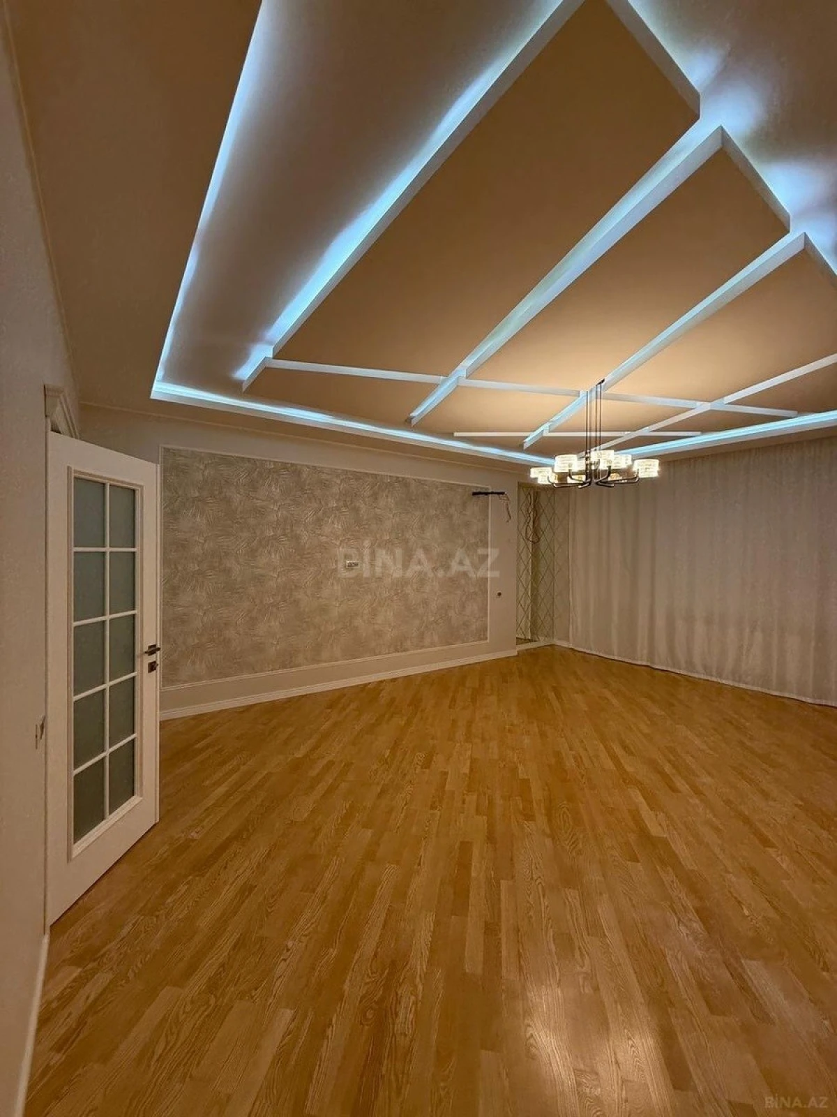 Satılır 3 otaqlı mənzil 145 m²