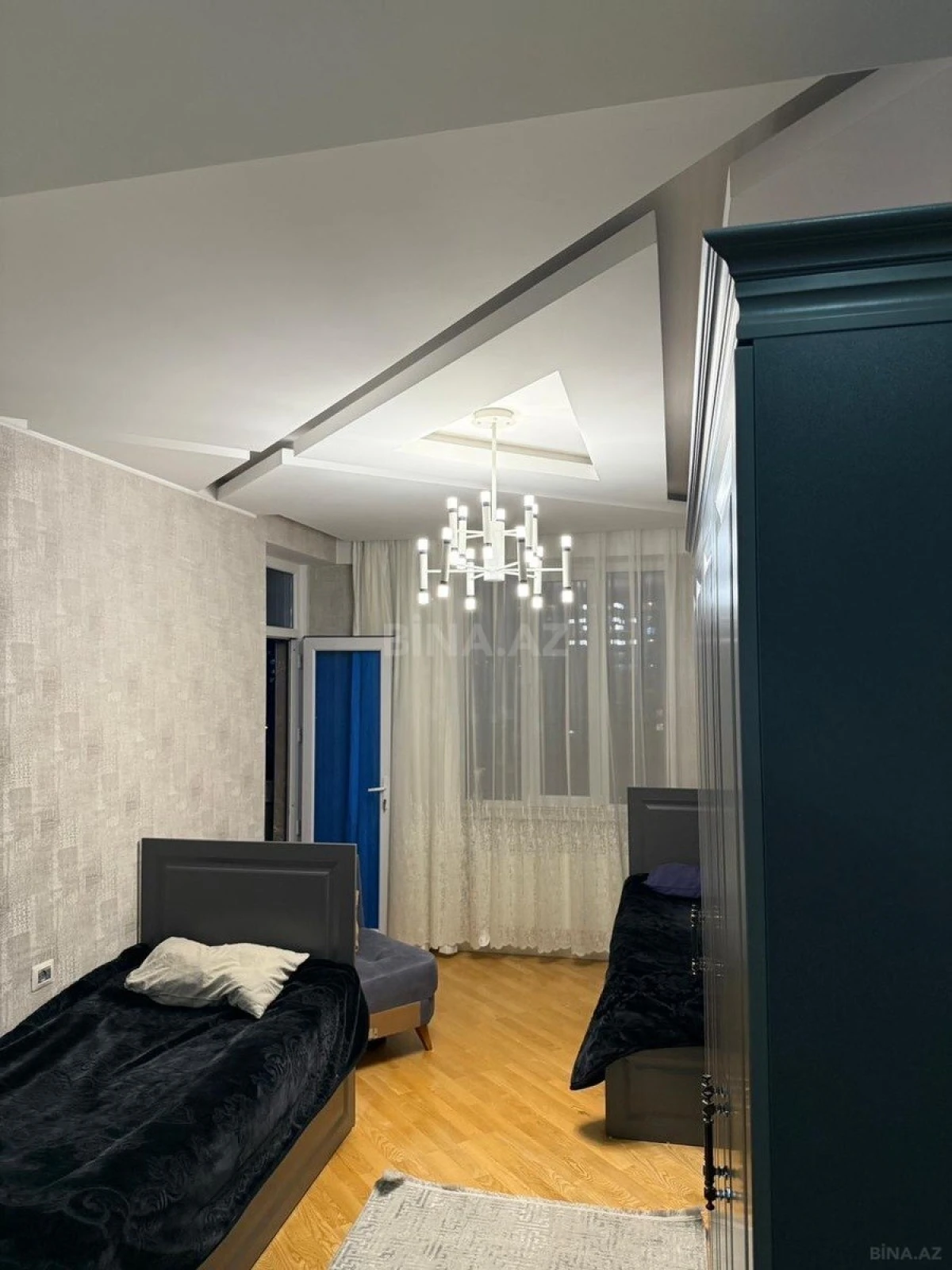 Satılır 3 otaqlı mənzil 145 m²