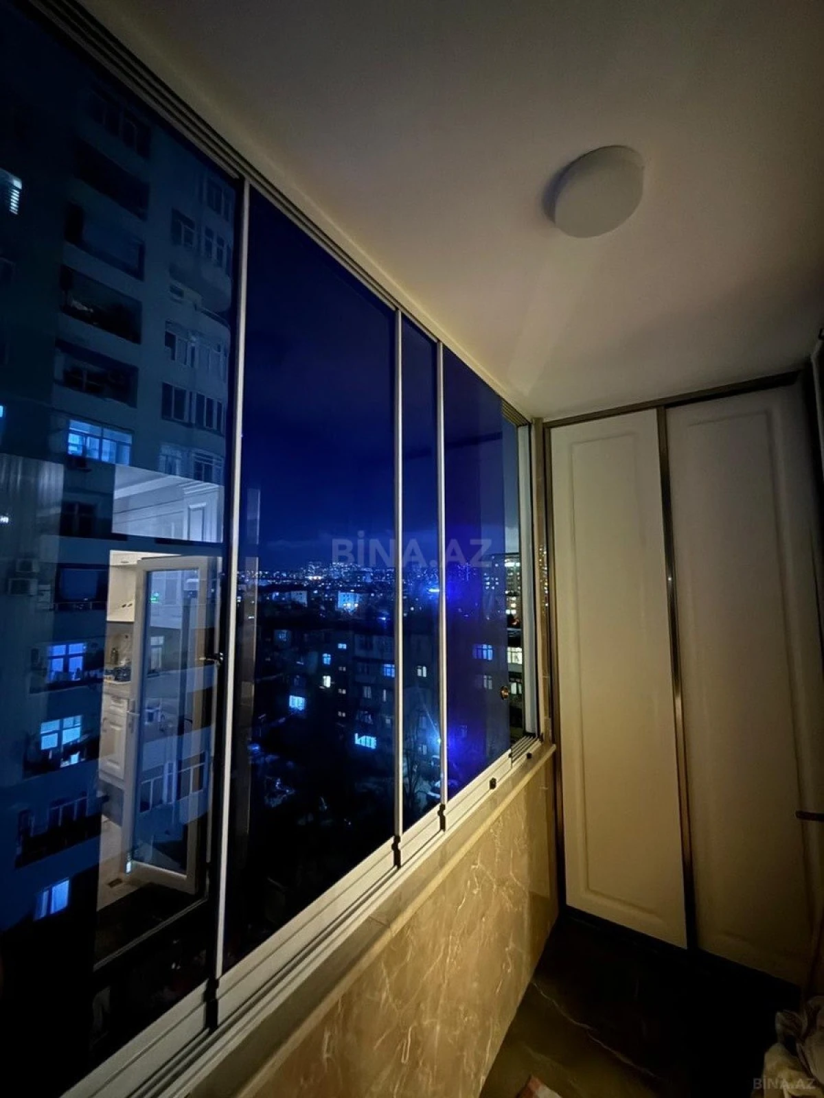 Satılır 3 otaqlı mənzil 145 m²