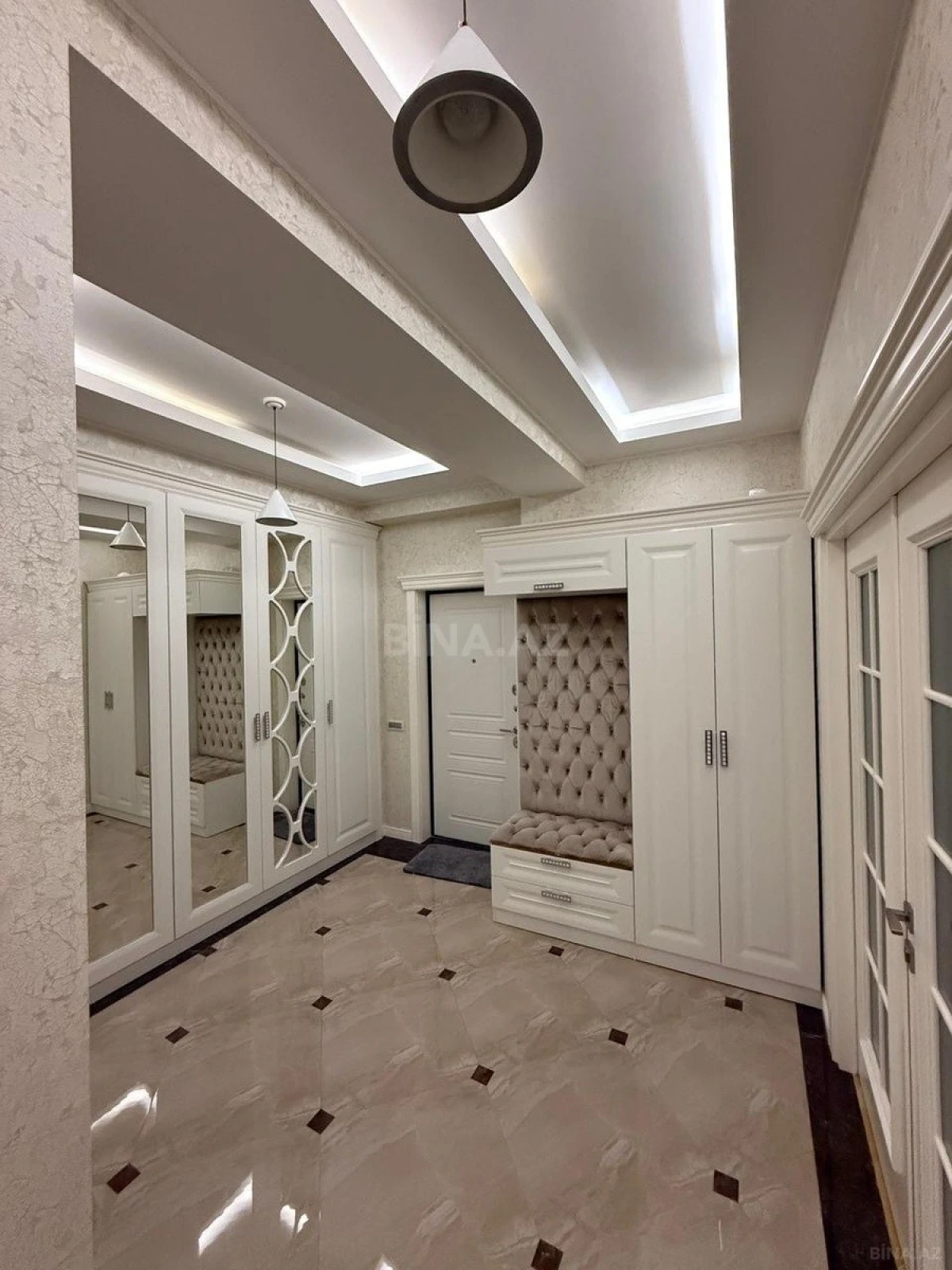 Satılır 3 otaqlı mənzil 145 m²