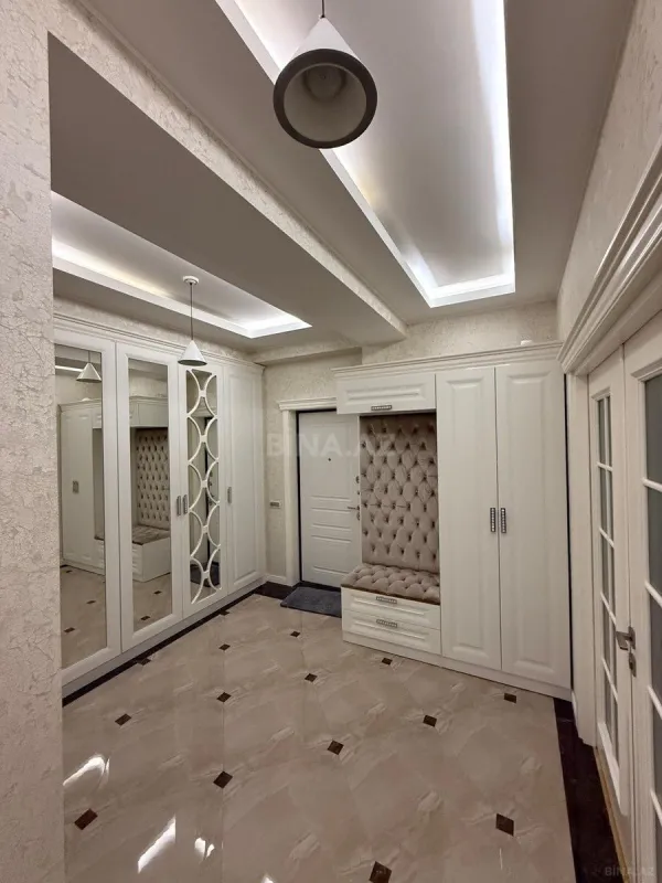 Satılır 3 otaqlı mənzil 145 m²