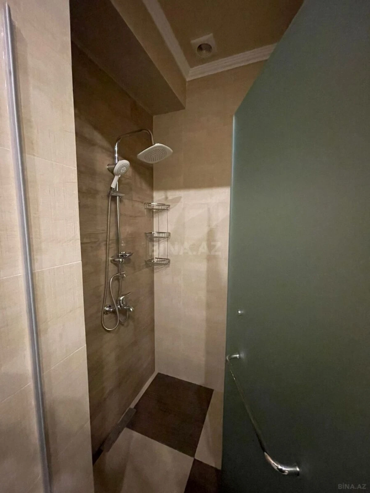 Kirayə verilir 6 otaqlı mənzil 250 m²