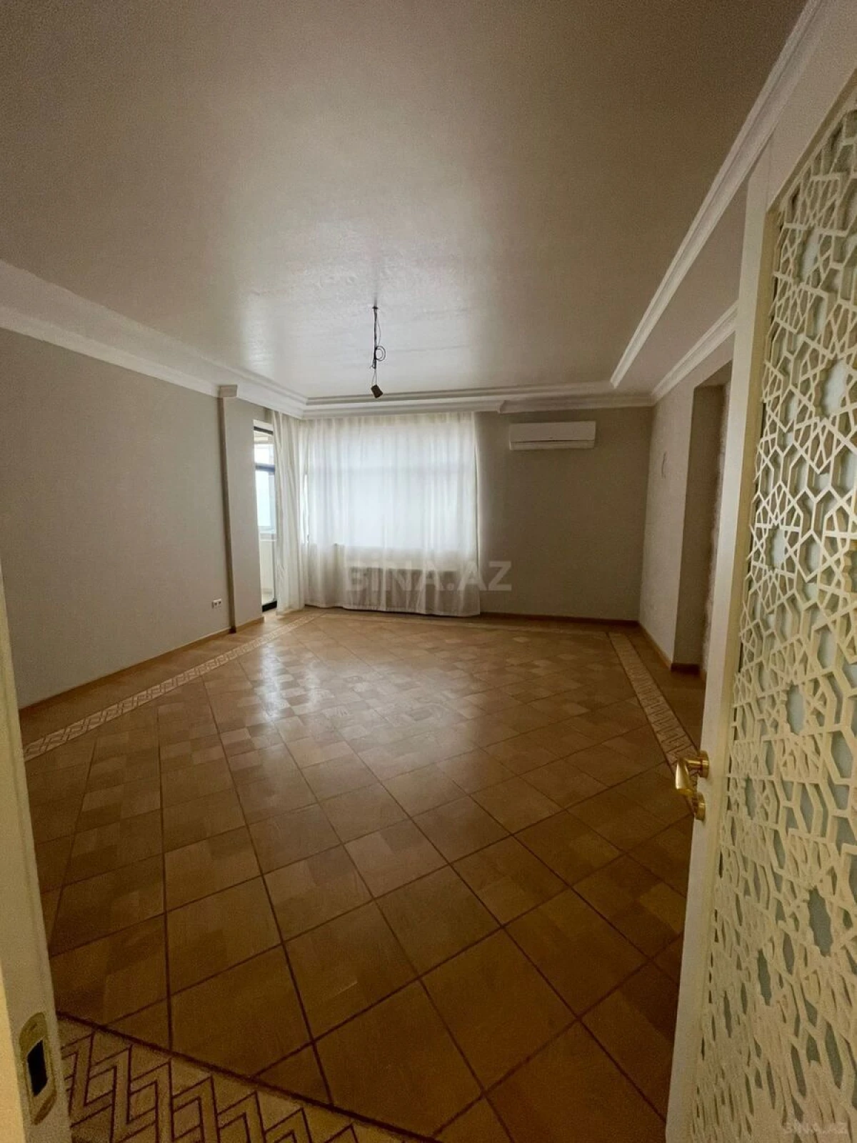 Kirayə verilir 6 otaqlı mənzil 250 m²