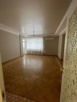 Kirayə verilir 6 otaqlı mənzil 250 m²