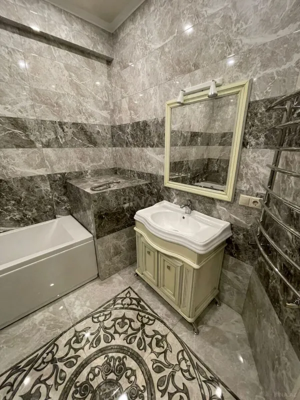 Kirayə verilir 6 otaqlı mənzil 250 m²