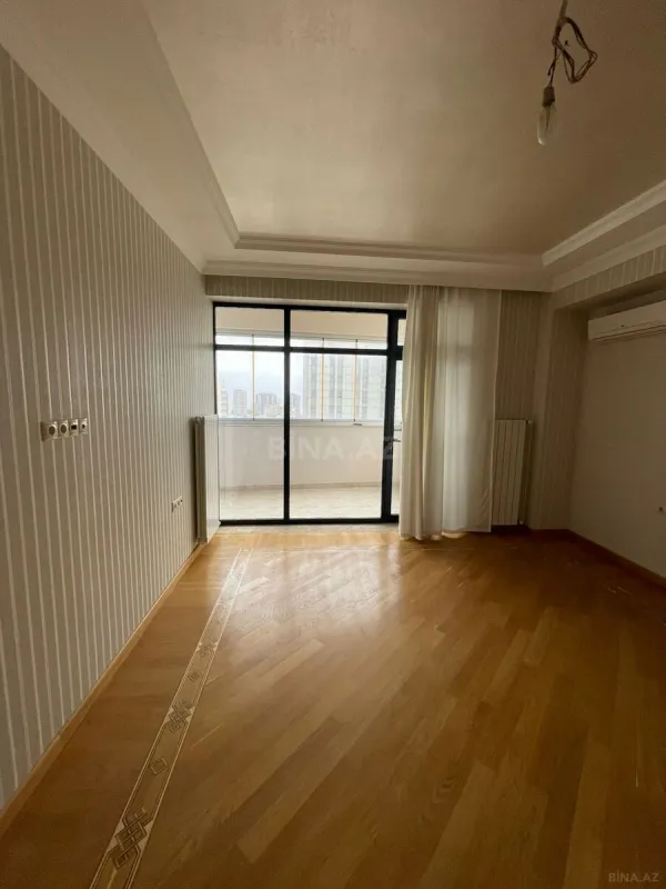 Kirayə verilir 6 otaqlı mənzil 250 m²