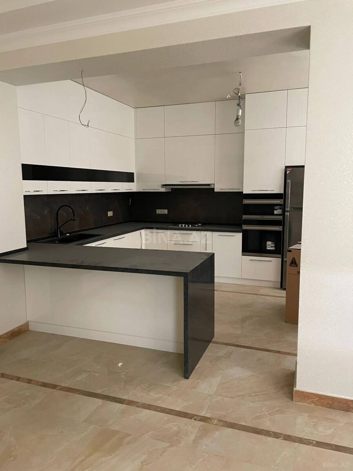 Kirayə verilir 6 otaqlı mənzil 250 m²