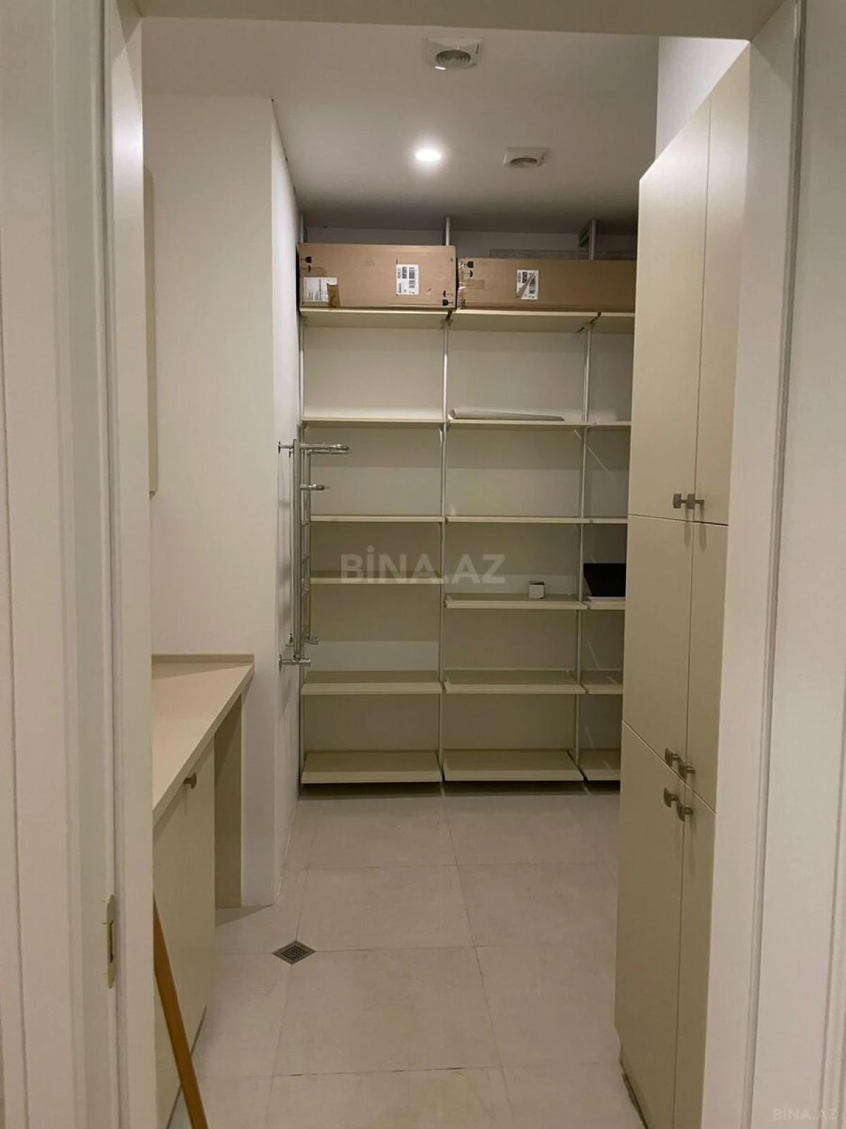 Kirayə verilir 6 otaqlı mənzil 250 m²