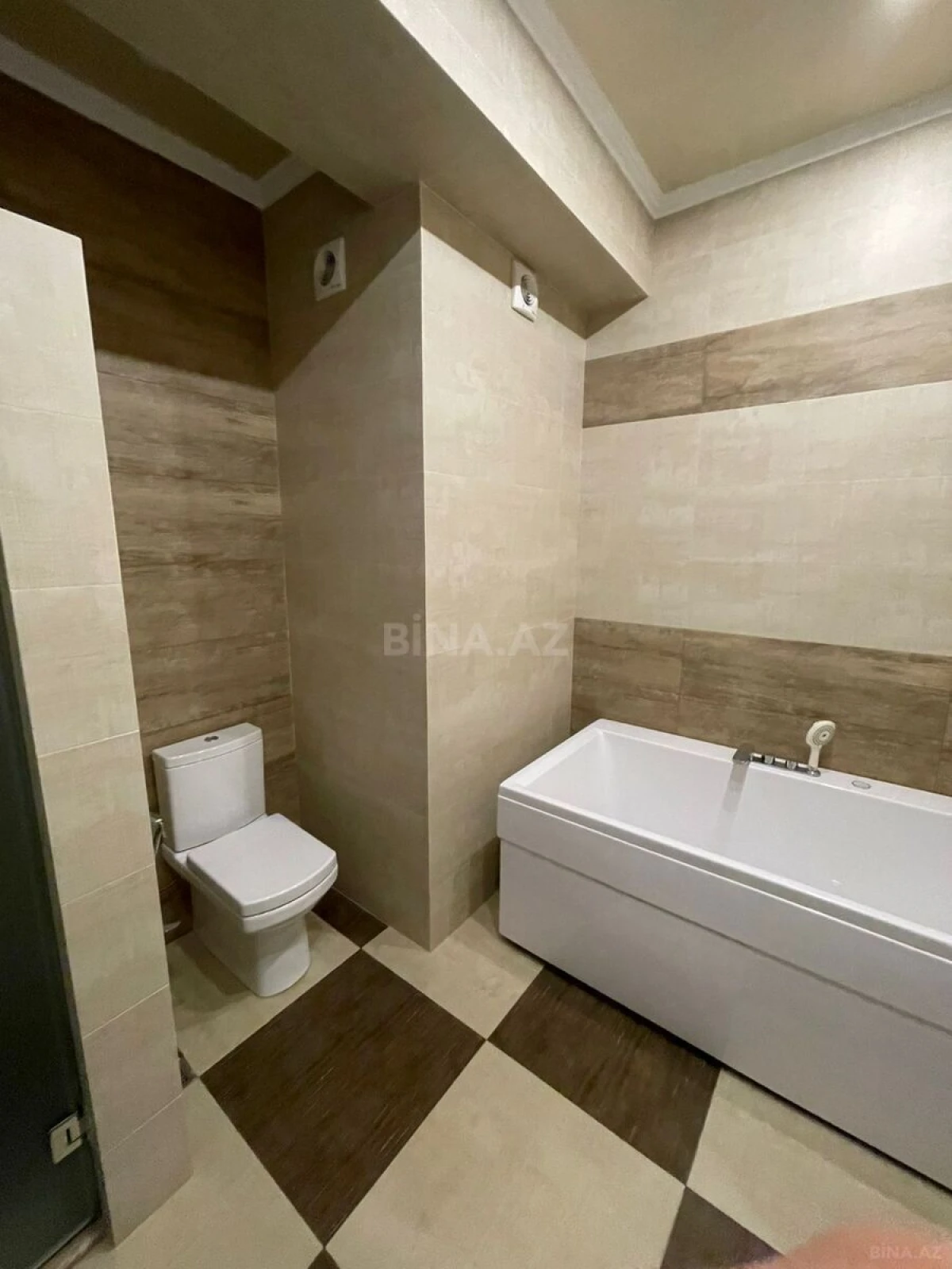 Kirayə verilir 6 otaqlı mənzil 250 m²