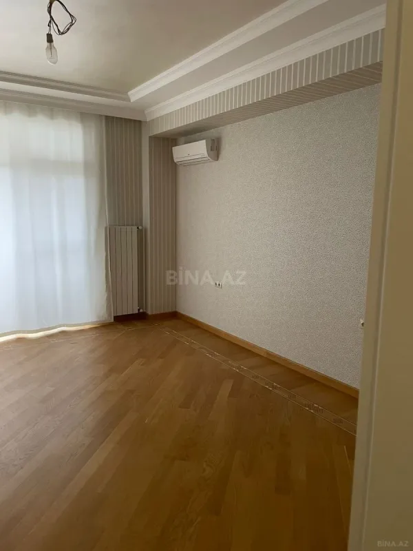 Kirayə verilir 6 otaqlı mənzil 250 m²