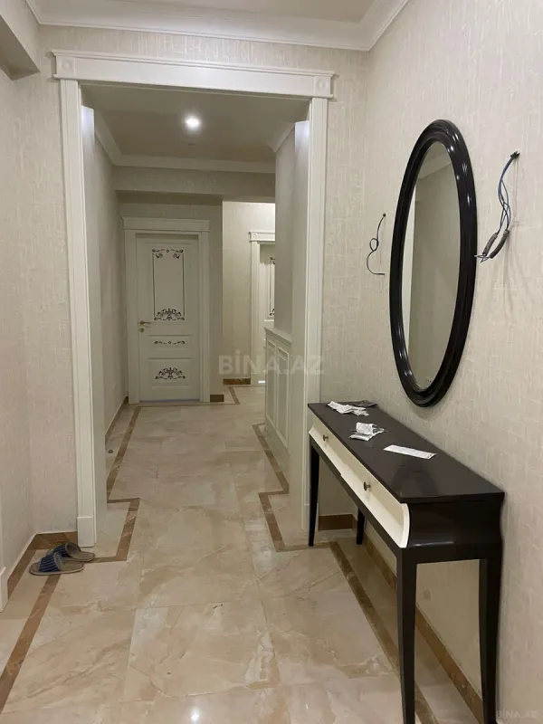Kirayə verilir 6 otaqlı mənzil 250 m²