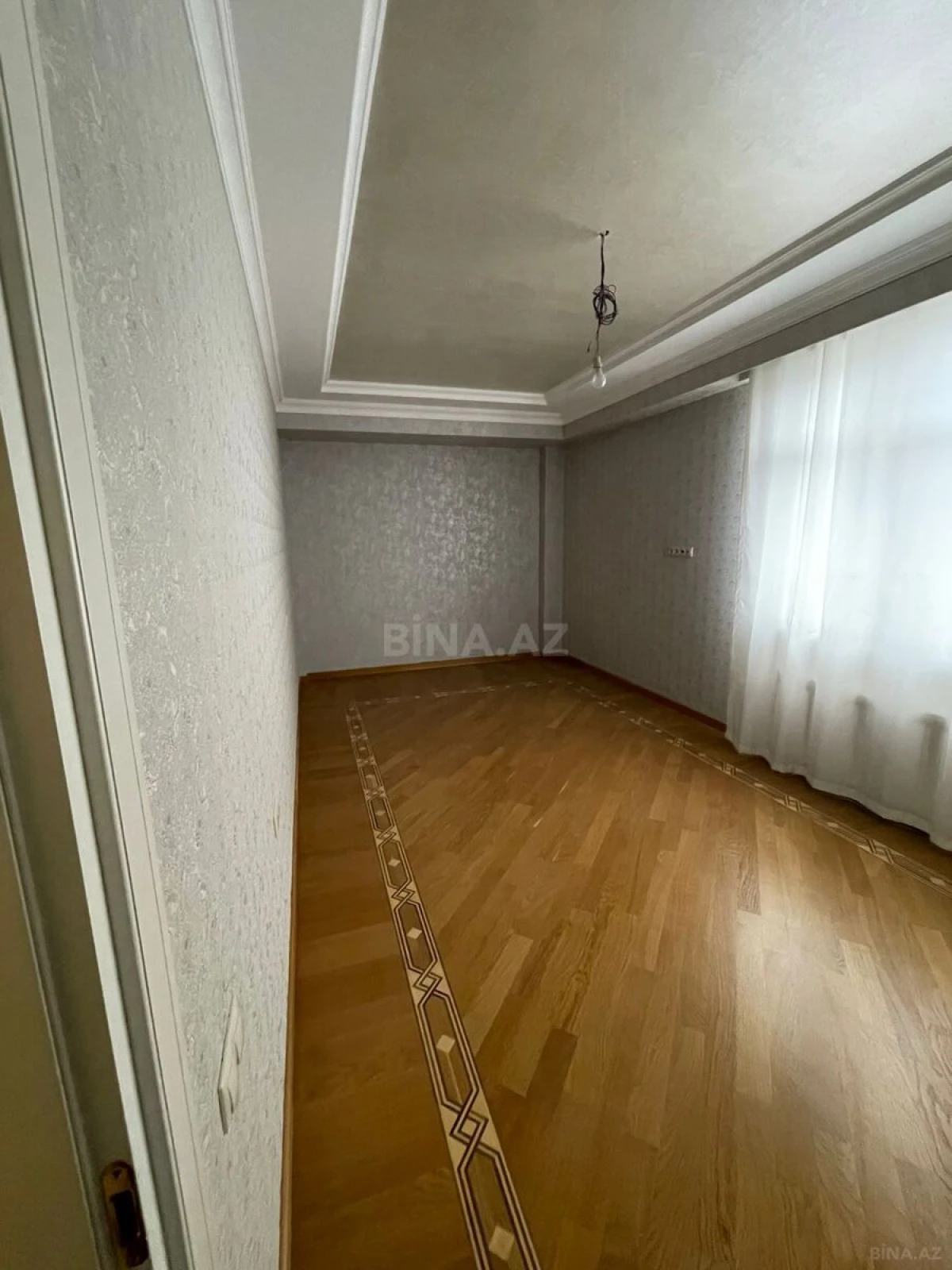 Kirayə verilir 6 otaqlı mənzil 250 m²