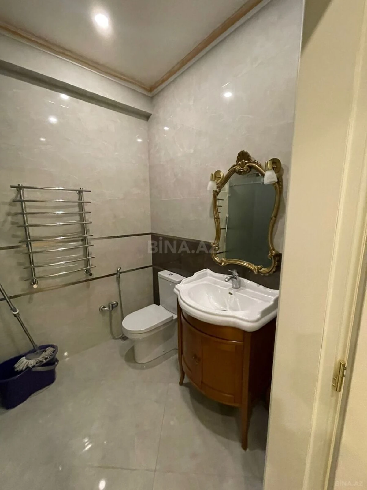 Kirayə verilir 6 otaqlı mənzil 250 m²