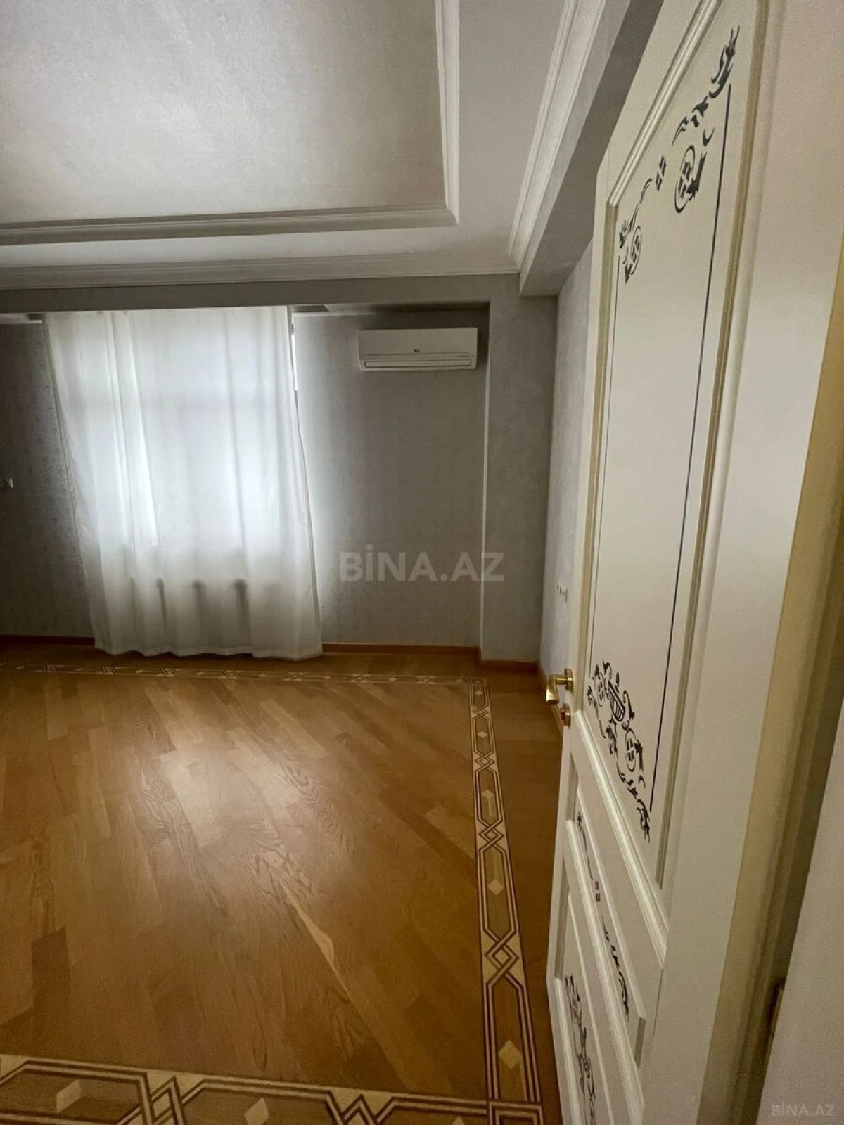 Kirayə verilir 6 otaqlı mənzil 250 m²
