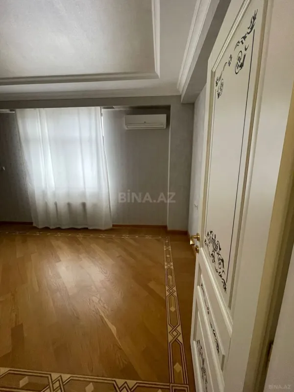 Kirayə verilir 6 otaqlı mənzil 250 m²
