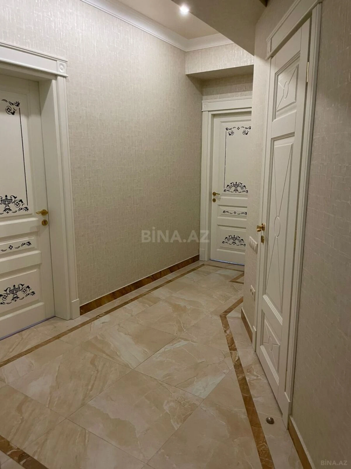 Kirayə verilir 6 otaqlı mənzil 250 m²