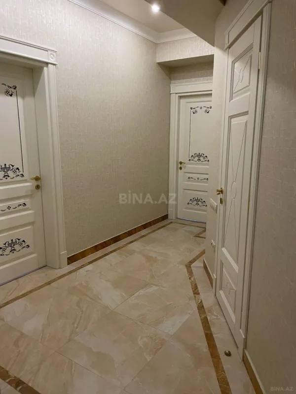 Kirayə verilir 6 otaqlı mənzil 250 m²