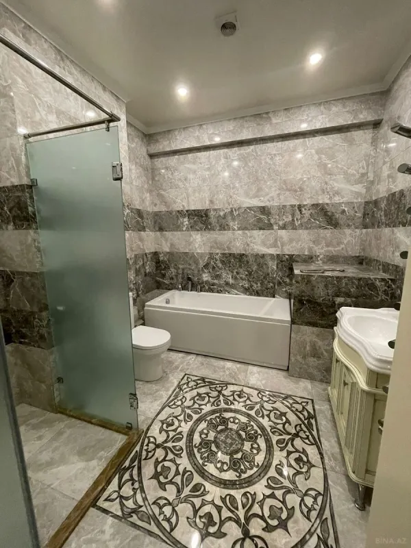 Kirayə verilir 6 otaqlı mənzil 250 m²