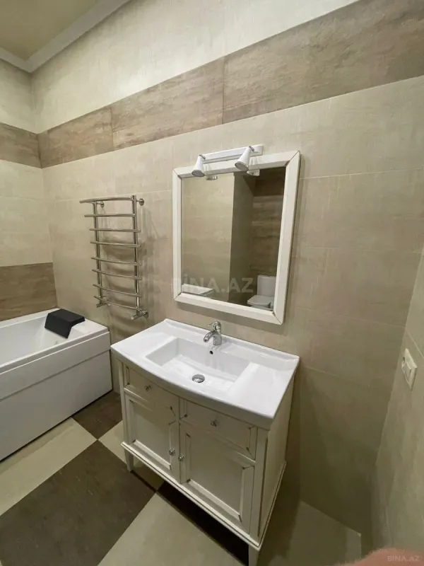 Kirayə verilir 6 otaqlı mənzil 250 m²