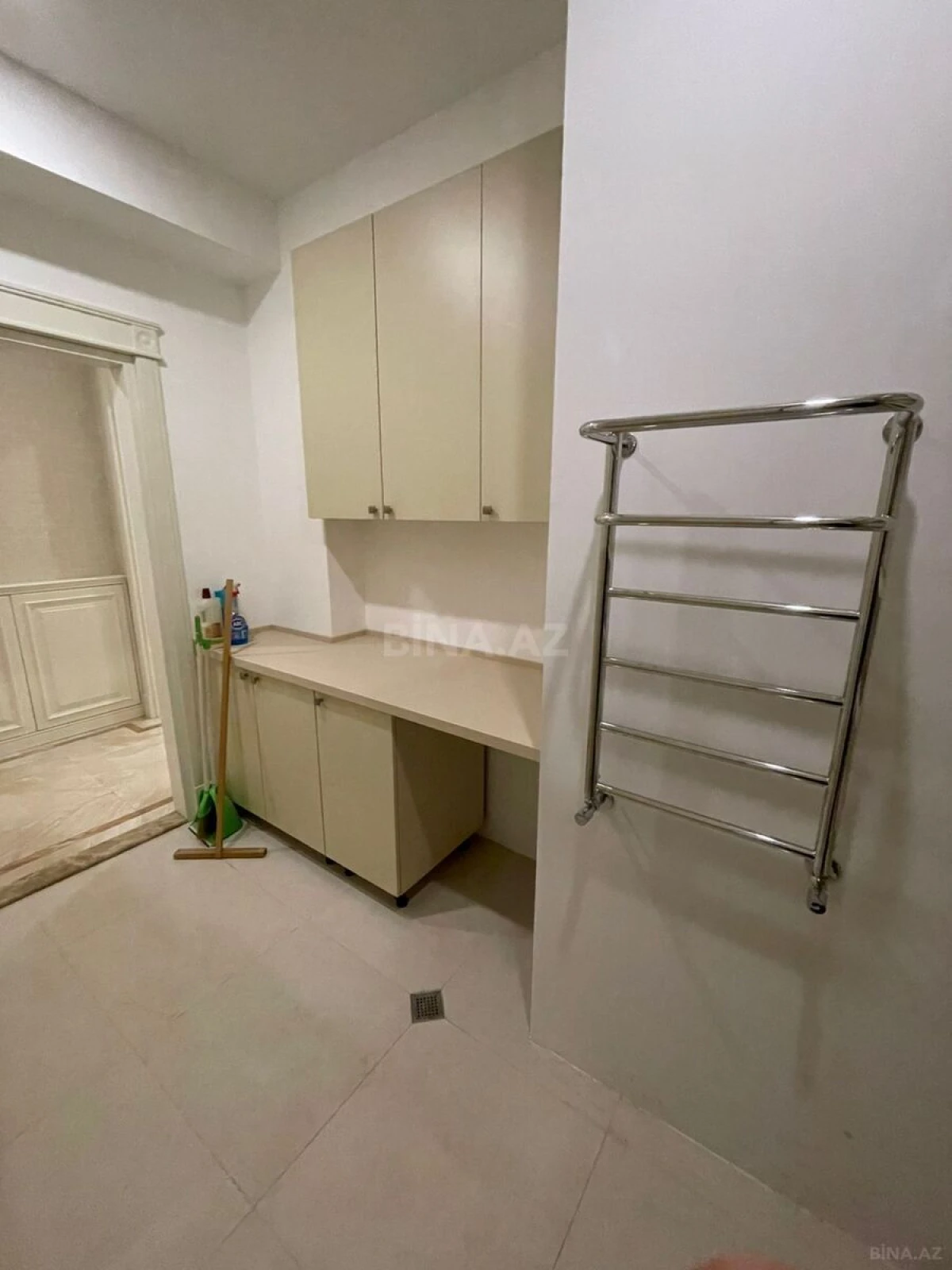 Kirayə verilir 6 otaqlı mənzil 250 m²