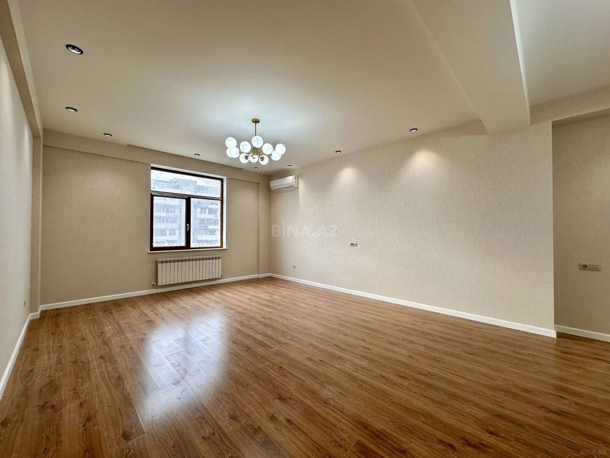 Satılır 3 otaqlı mənzil 145 m²