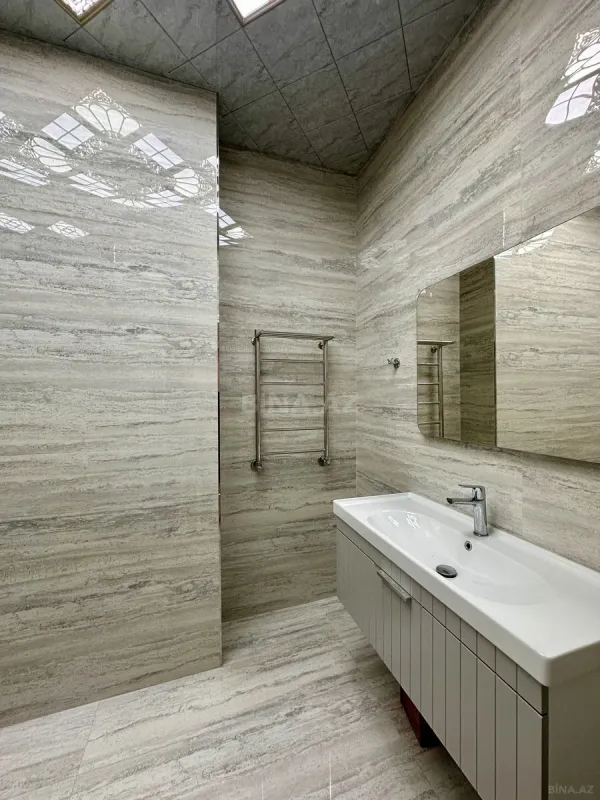 Satılır 3 otaqlı mənzil 145 m²