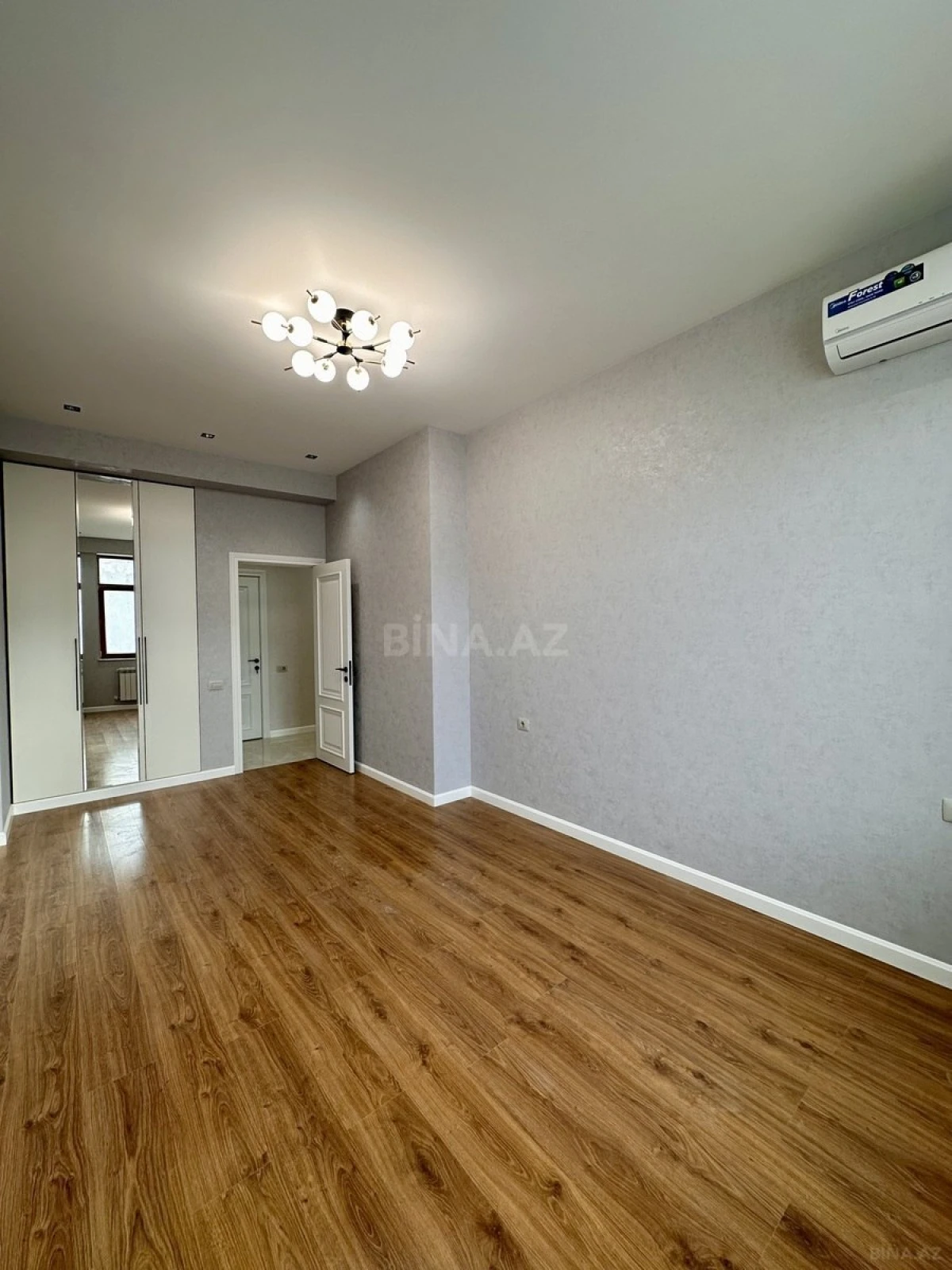 Satılır 3 otaqlı mənzil 145 m²