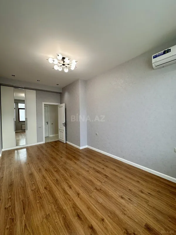 Satılır 3 otaqlı mənzil 145 m²
