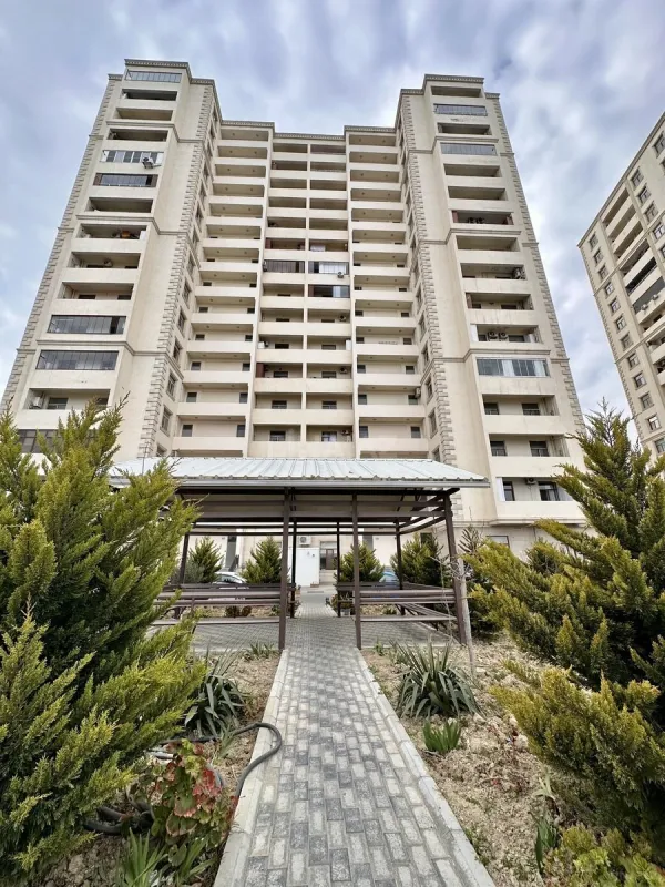 Satılır 3 otaqlı mənzil 145 m²