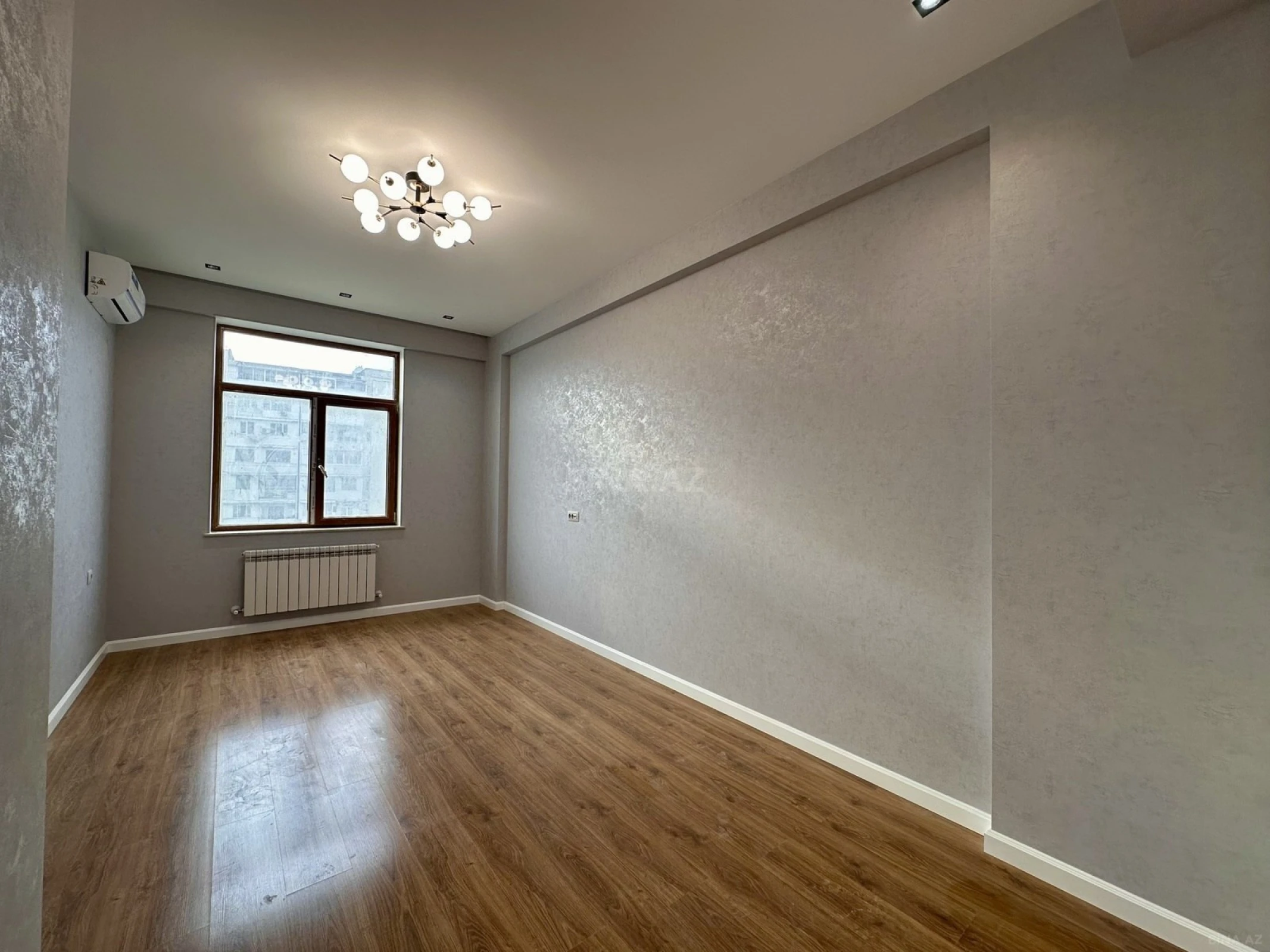 Satılır 3 otaqlı mənzil 145 m²