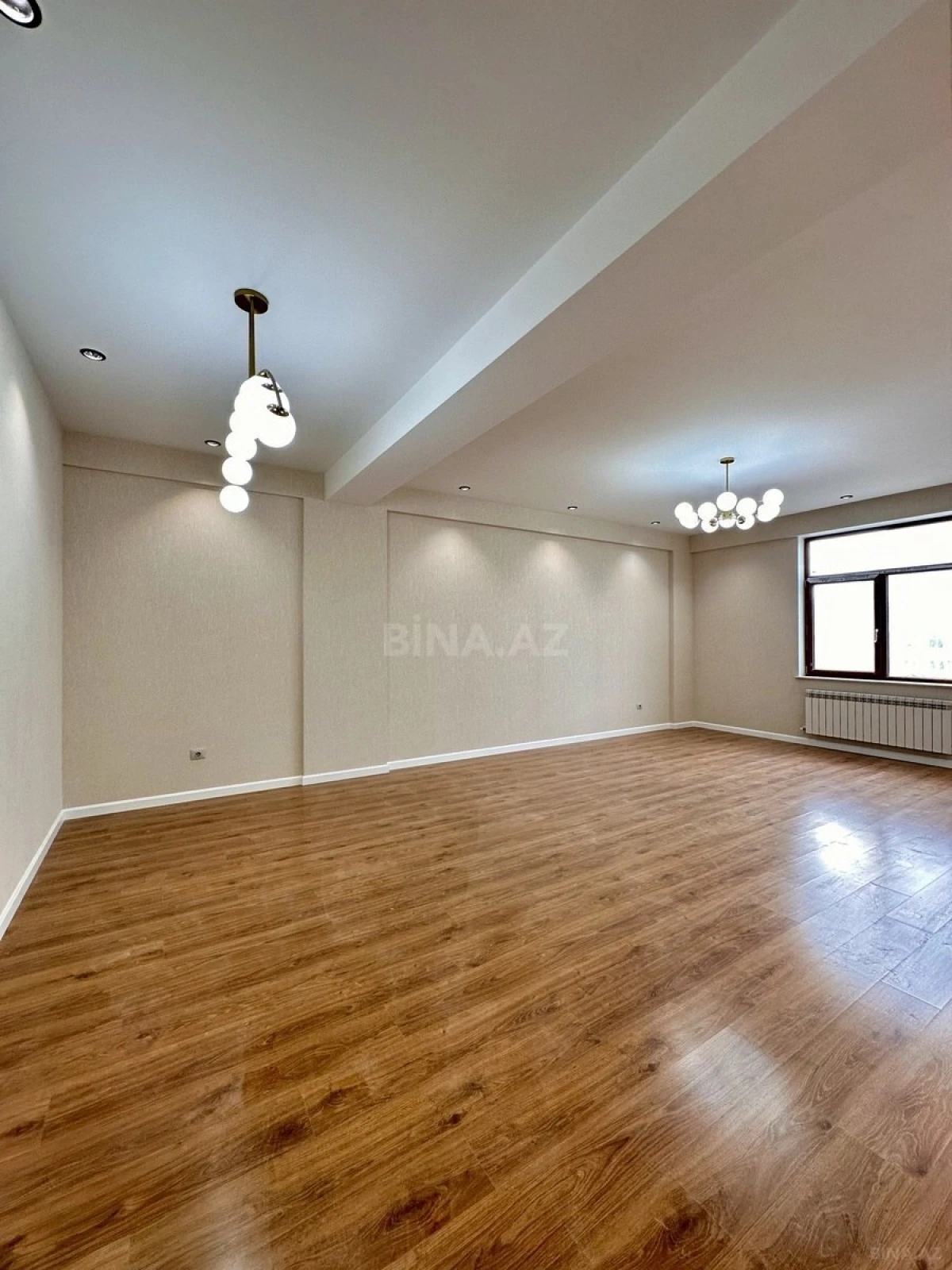 Satılır 3 otaqlı mənzil 145 m²