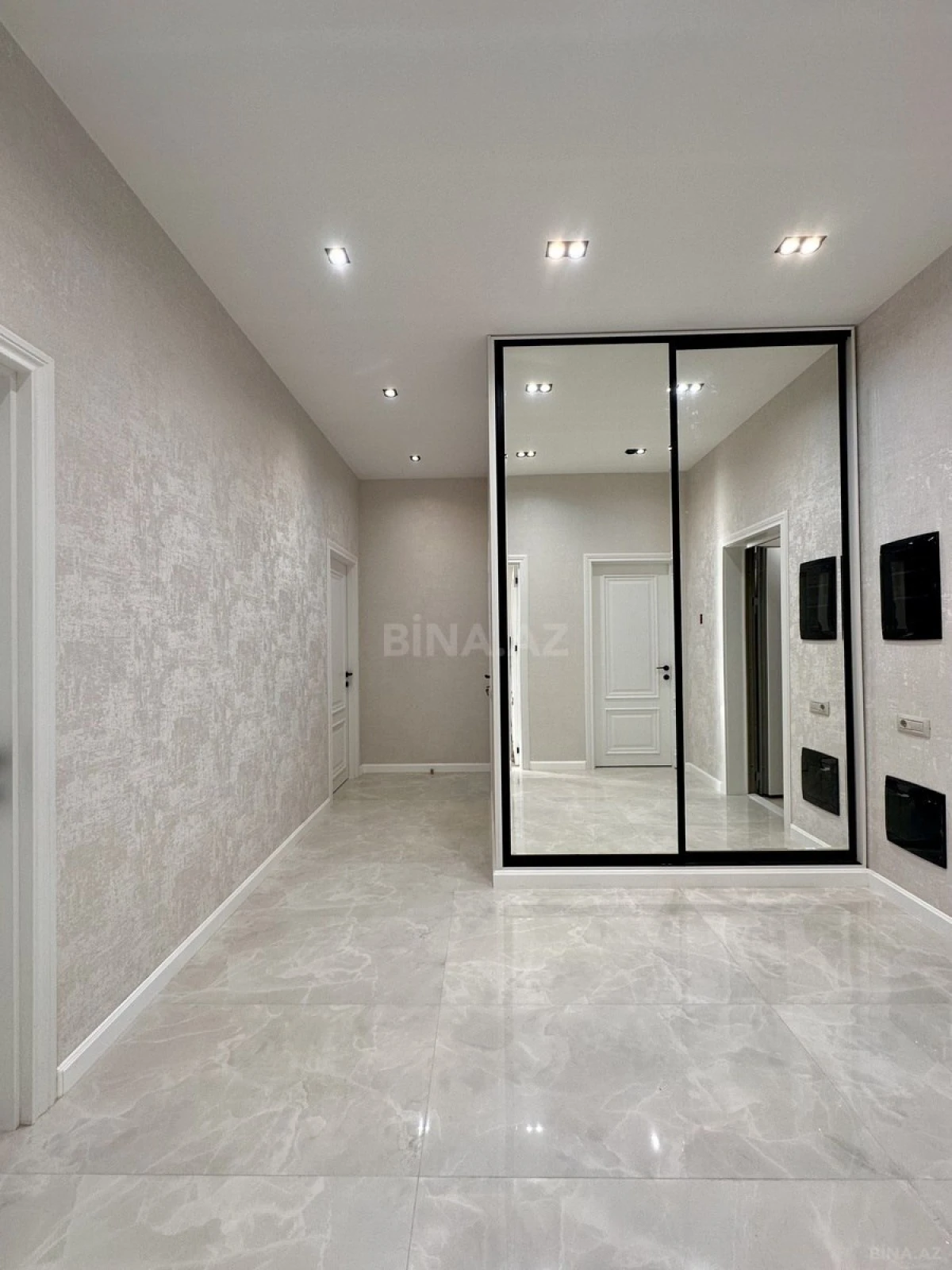 Satılır 3 otaqlı mənzil 145 m²