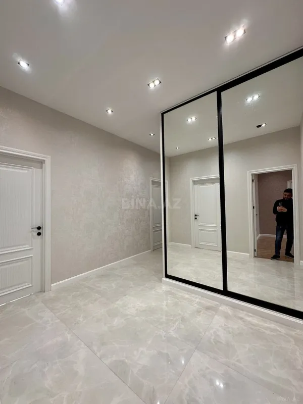 Satılır 3 otaqlı mənzil 145 m²