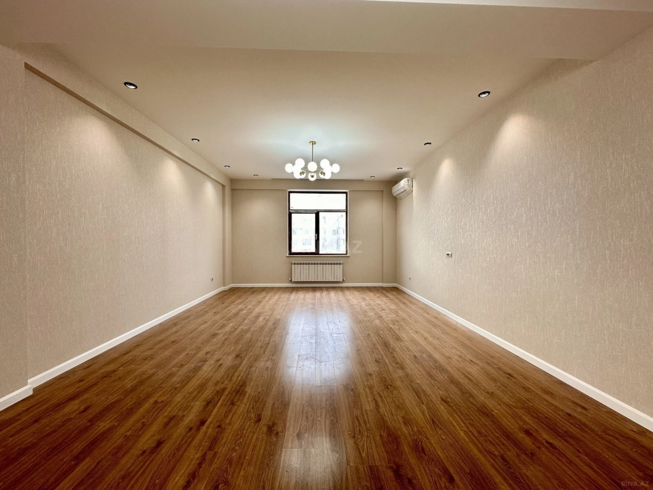 Satılır 3 otaqlı mənzil 145 m²