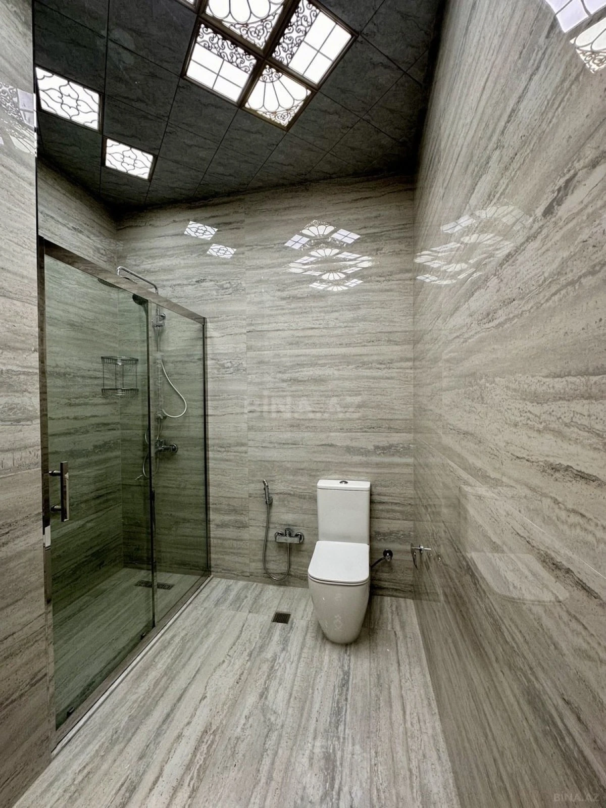 Satılır 3 otaqlı mənzil 145 m²