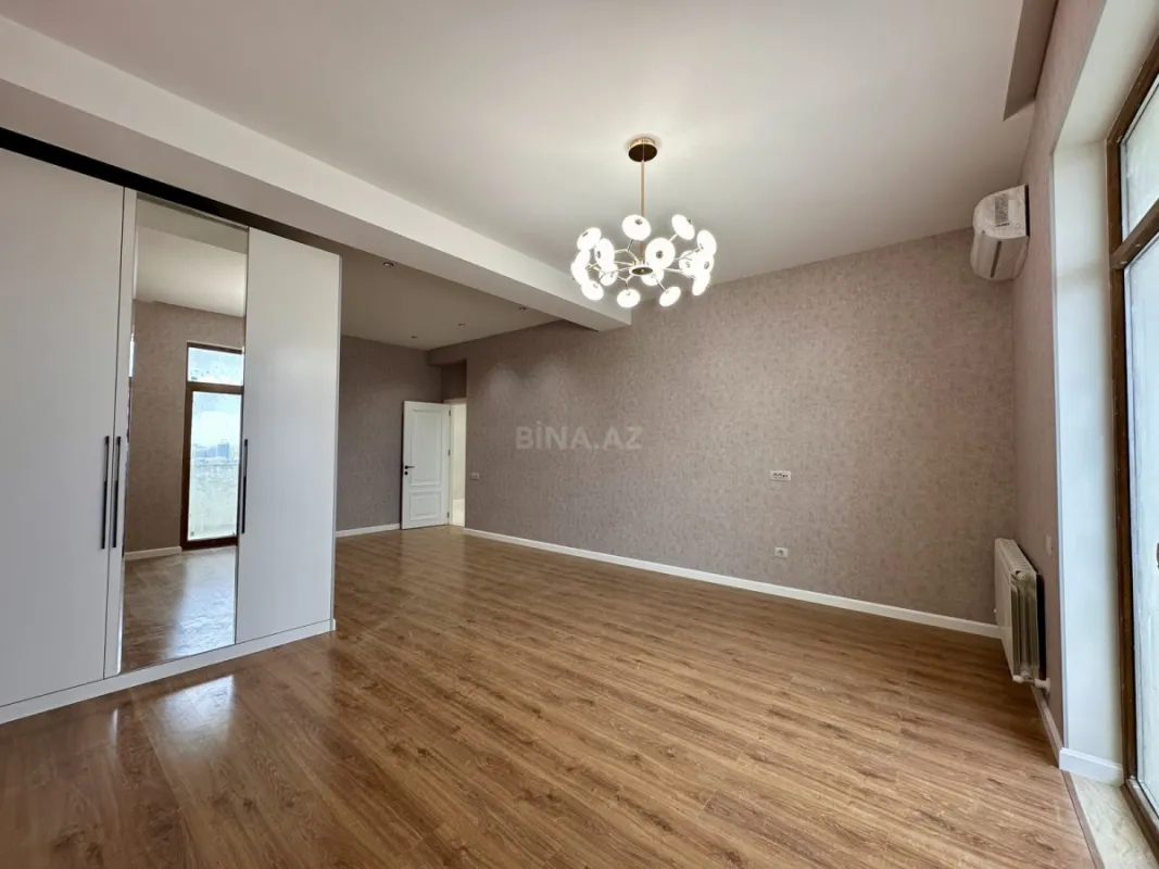Satılır 3 otaqlı mənzil 145 m²