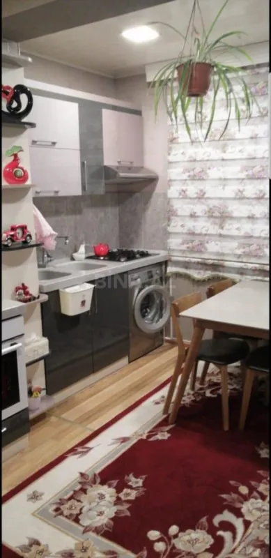 Satılır 4 otaqlı mənzil 100 m²