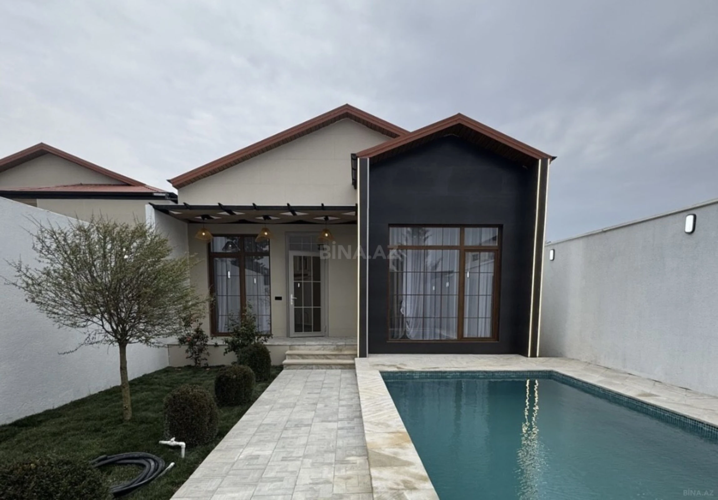 Satılır 4 otaqlı həyət evi 120 m²