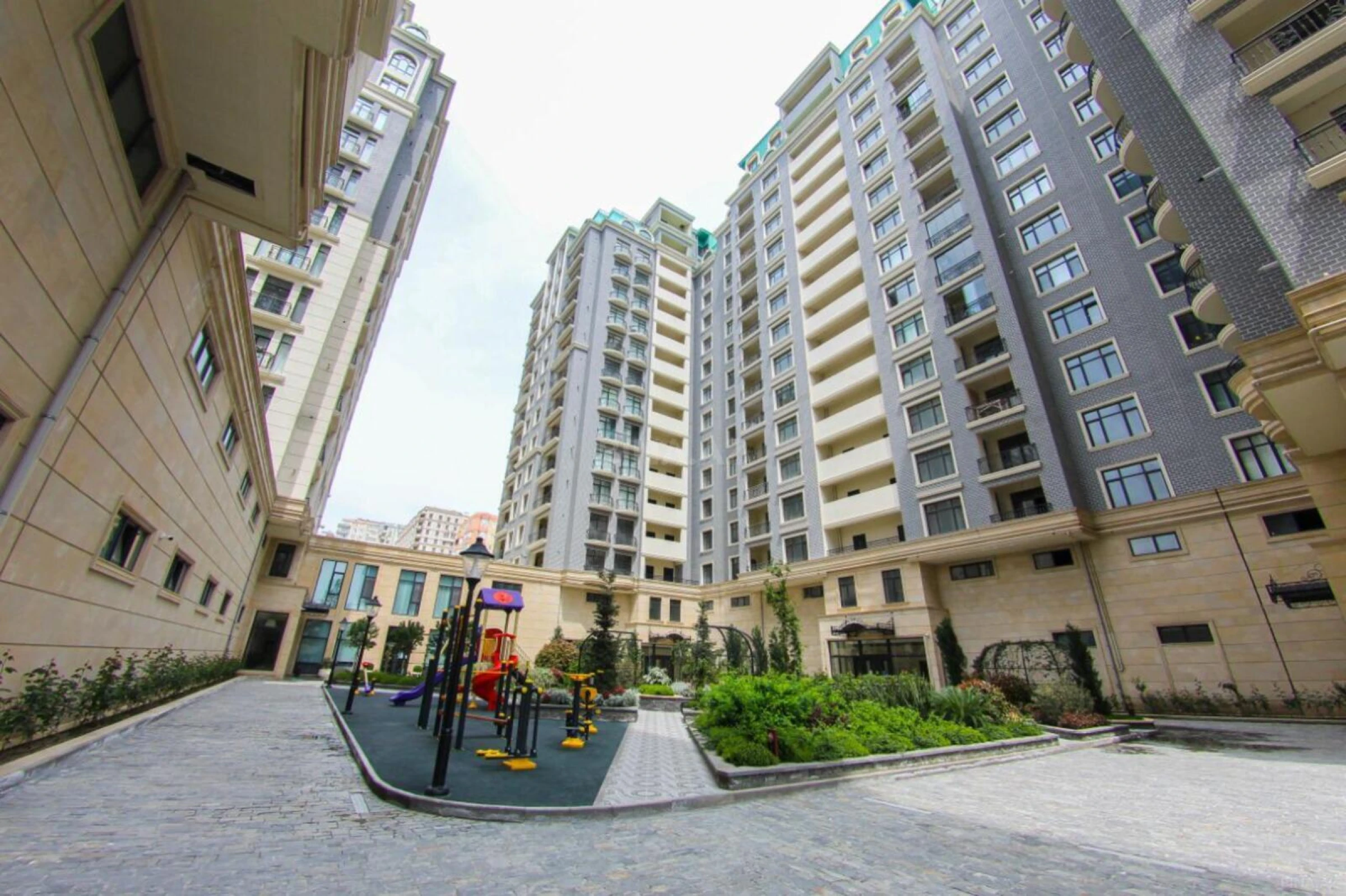 Kirayə verilir 2 otaqlı mənzil 80 m²