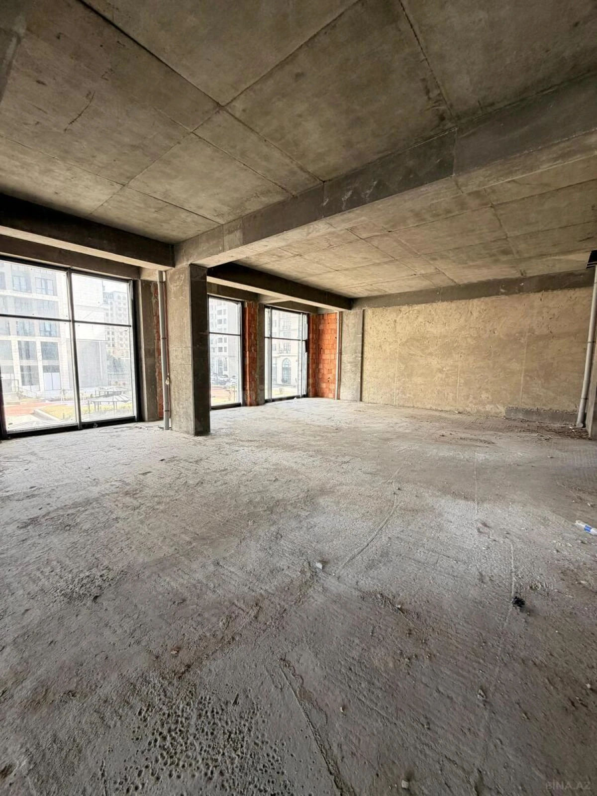 Satılır obyekt 165.8 m²