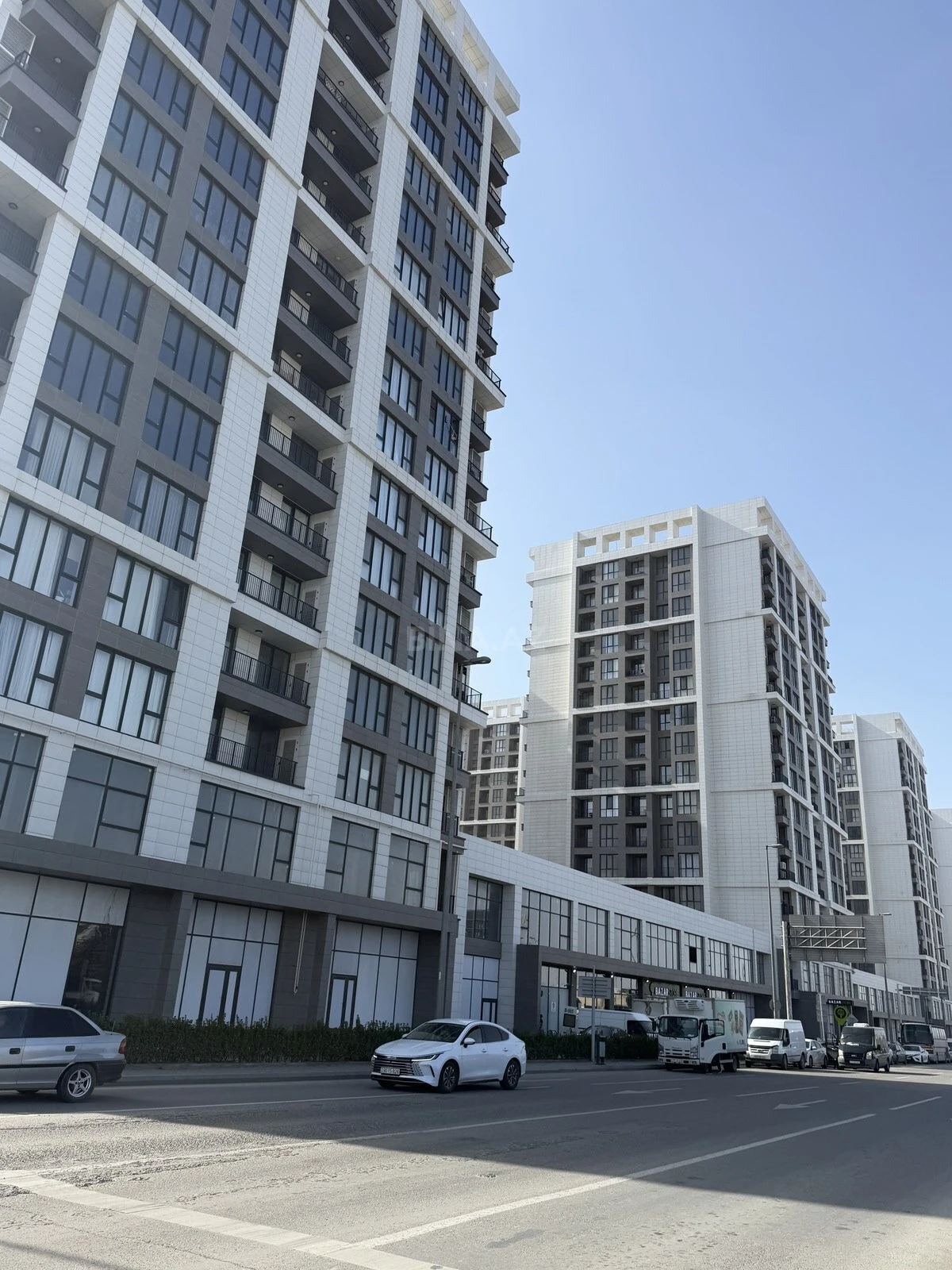 Satılır obyekt 165.8 m²