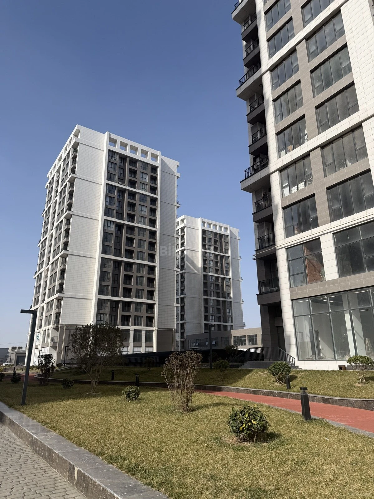 Satılır obyekt 197.8 m²