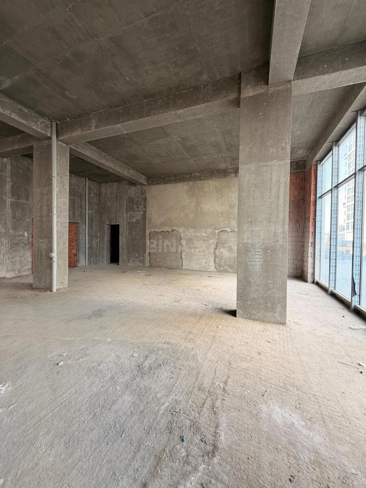 Satılır obyekt 197.8 m²